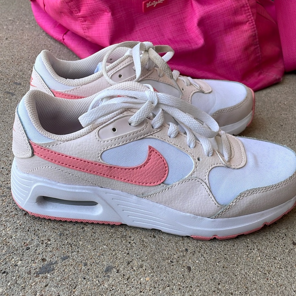 pink nikes